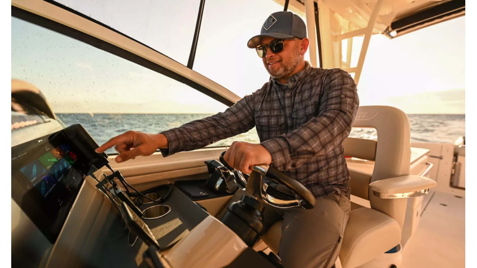 Raymarine AXIOM+ 9 RV Chartplotter, Multifunction 9in Display w/ RealVision 3D and 600W Sonar, E70637