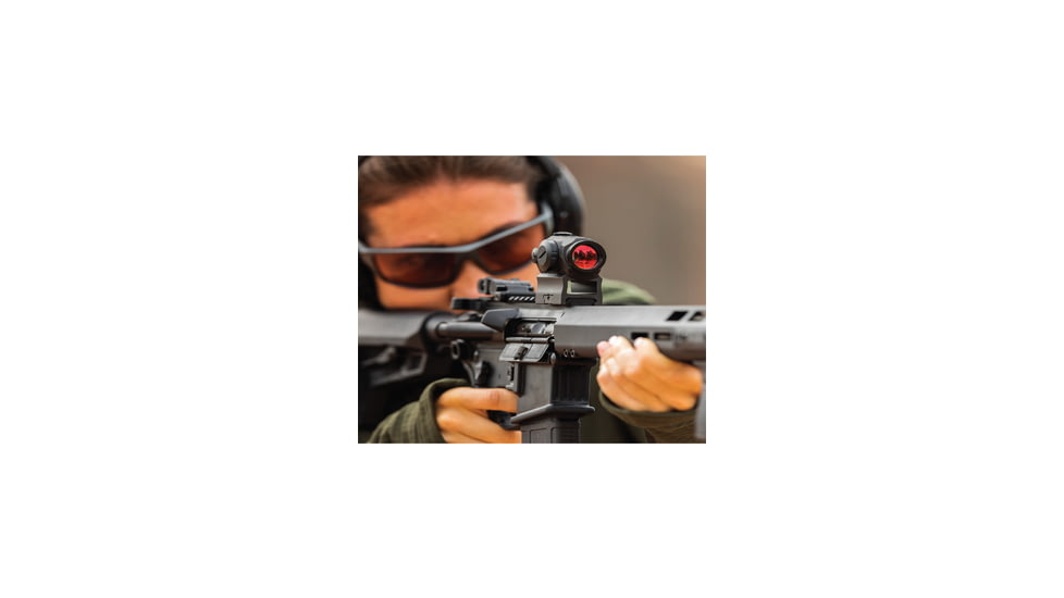 Red Dot Sight or Rifle Scope: What's the Best AR15 Optic?