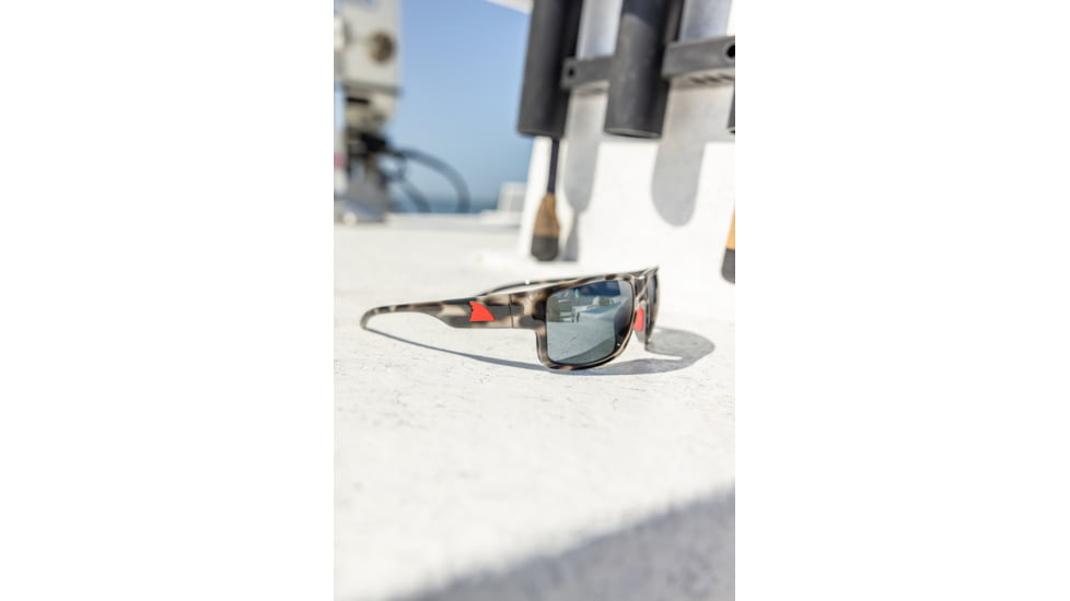 Redfin Polarized Sanibel Sunglasses, Black Tortoise Frame, Shad Mirror Polarized Lens, One Size, 1405