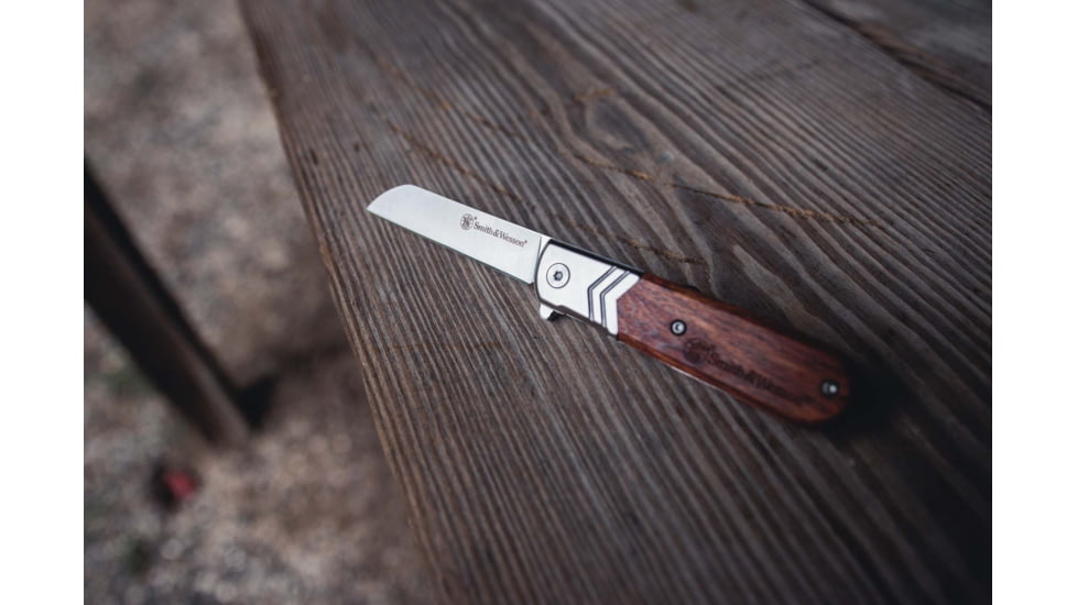 Smith &amp; Wesson Executive Spring Assist Barlow, Wood Handle, Blister, 1160818