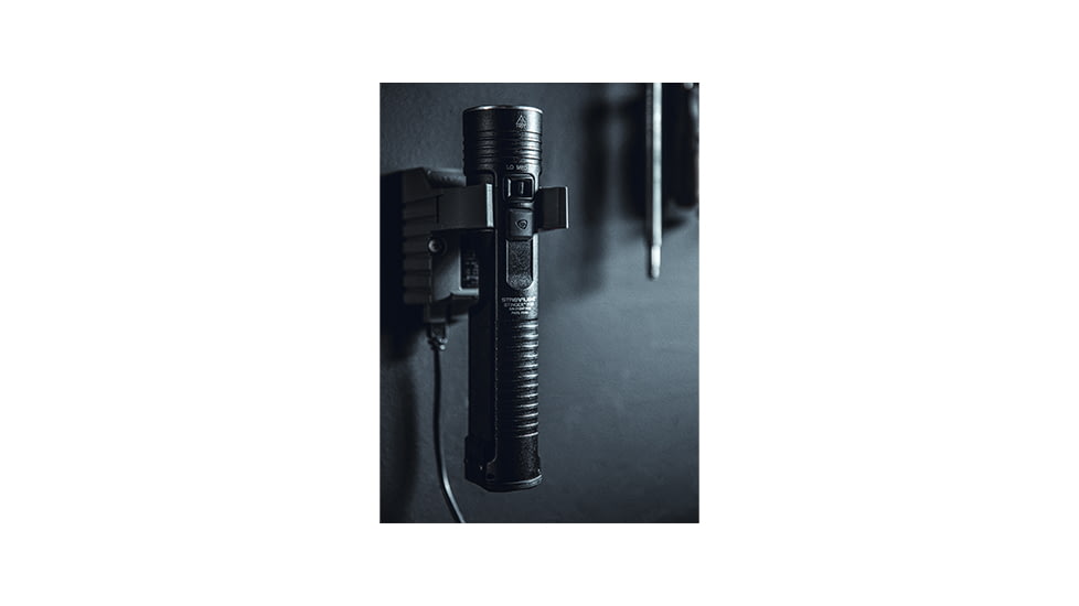 Streamlight Stinger 2020 LED 2000 Lumen Flashlight w/o charger, w/Y USB Cord &amp; Lanyard, Black, 78100