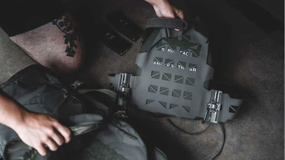 UARM SA3U Level III+ UHMWPE SAPI Armor Plate, Multi-Curved, Nylon Covered, Ranger Green, Large, SA3UL