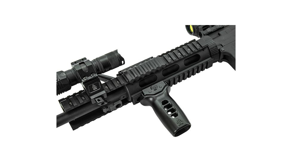 Leapers UTG Pro Super Slim Vertical Foregrip, Picatinny, Aluminium, Matte Black, MT-FGP01
