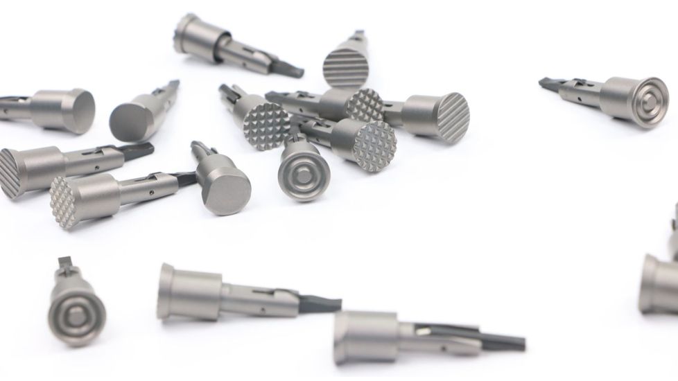 V Seven Ultra-Light Forward Assist, Vertical Lines, 7075 T6 Aluminum, NiB Matte Silver, UL-FOR A-VERTNP3