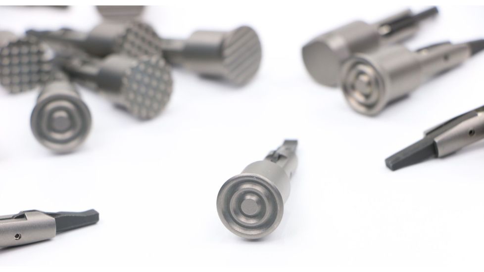 V Seven Ultra-Light Forward Assist, Vertical Lines, 7075 T6 Aluminum, NiB Matte Silver, UL-FOR A-VERTNP3