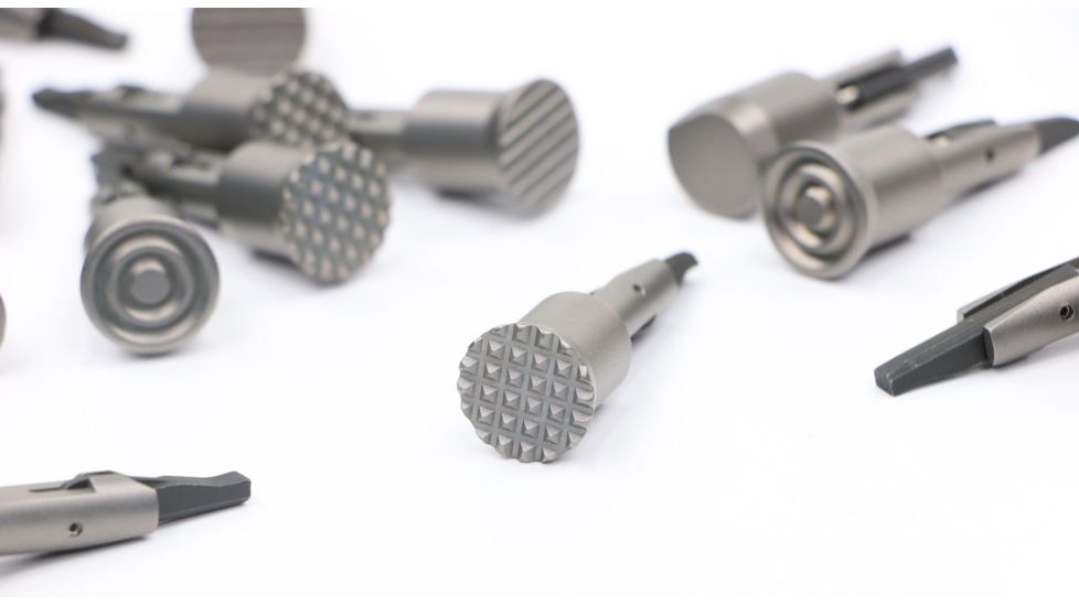 V Seven Ultra-Light Forward Assist, Vertical Lines, 7075 T6 Aluminum, NiB Matte Silver, UL-FOR A-VERTNP3