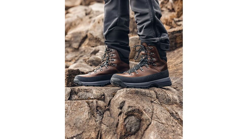 Vasque ST Elias XT Hiking Boots - Mens, Brown, 9, Medium, 07286M 090