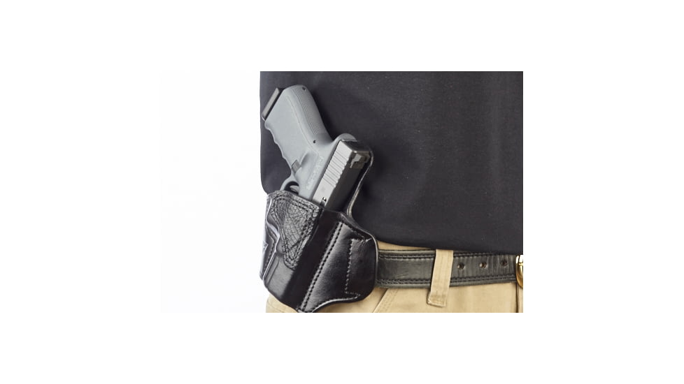 Wilson Combat Lo-Profile II Holster, Glock 19, 23, 32, Right Hand, 1.5in Belt, Black Leather with Shark Trim MLP5BLSR15