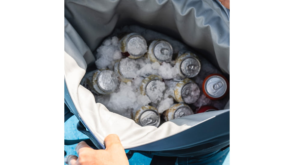 Yeti Hopper M30 Soft Cooler, Big Wave Blue/Navy, 30 Liter, 18060131395