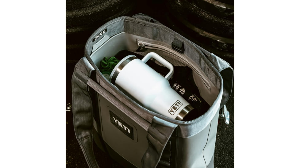 Yeti Rambler 30 oz Travel Mug w/Straw Lid