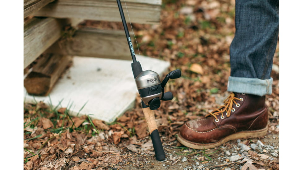 Zebco 33 With 2 Piece Medium Rod Pkg Combo 10lb, 5ft 6in, 3490N.BP4