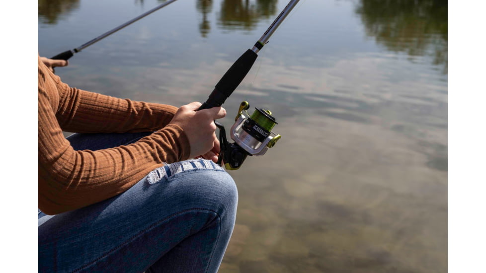 Zebco Stinger Spinning Reel and Rod Combo, 7ft 2-PC Fiberglass Pole, EVA Rod Handle, SZ 40 Reel, Changeable Righ/Left Retrieve, Built-In Hook Keeper, Silver/Black, SSP40702MA.NS3