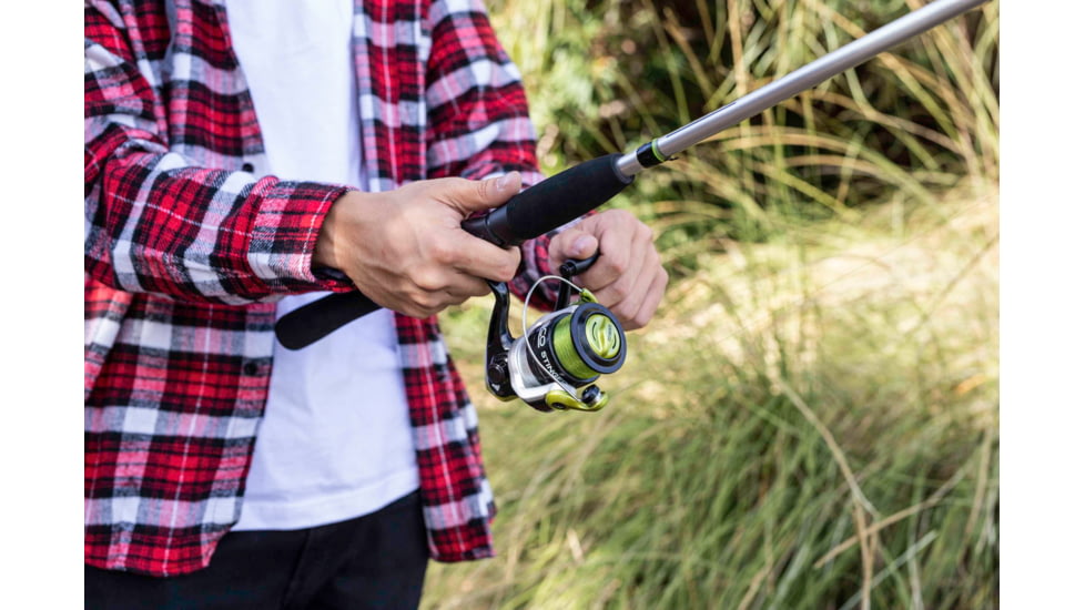 Zebco Stinger Spinning Reel and Rod Combo, 7ft 2-PC Fiberglass Pole, EVA Rod Handle, SZ 40 Reel, Changeable Righ/Left Retrieve, Built-In Hook Keeper, Silver/Black, SSP40702MA.NS3