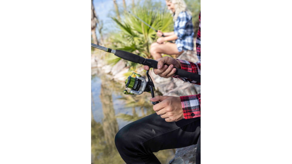 Zebco Stinger Spinning Reel and Rod Combo, 7ft 2-PC Fiberglass Pole, EVA Rod Handle, SZ 40 Reel, Changeable Righ/Left Retrieve, Built-In Hook Keeper, Silver/Black, SSP40702MA.NS3