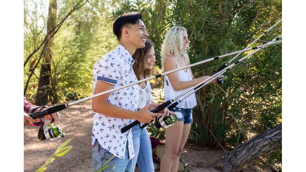 Zebco Stinger Spinning Reel and Rod Combo, 7ft 2-PC Fiberglass Pole, EVA Rod Handle, SZ 40 Reel, Changeable Righ/Left Retrieve, Built-In Hook Keeper, Silver/Black, SSP40702MA.NS3