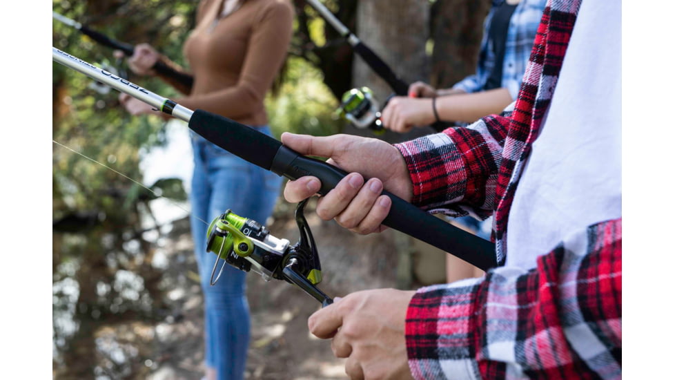 Zebco Stinger Spinning Reel and Rod Combo, 7ft 2-PC Fiberglass Pole, EVA Rod Handle, SZ 30 Reel, Changeable Righ/Left Retrieve, Built-In Hook Keeper, Silver/Black, SSP30702MA.NS3