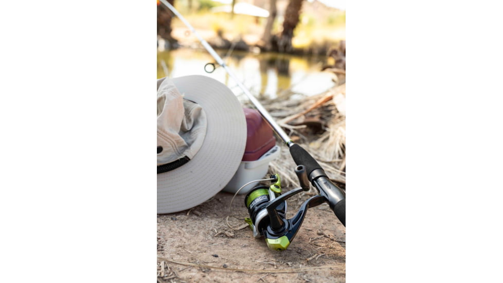 Zebco Stinger Spinning Reel and Rod Combo, 7ft 2-PC Fiberglass Pole, EVA Rod Handle, SZ 40 Reel, Changeable Righ/Left Retrieve, Built-In Hook Keeper, Silver/Black, SSP40702MA.NS3