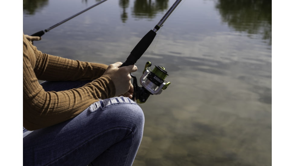 Zebco Stinger Spinning Reel and Rod Combo, 4ft 6in 2-PC Fiberglass Pole, EVA Rod Handle, SZ 10 Reel, Changeable Righ/Left Retrieve, Silver/Black, SSP10462ULA.NS3